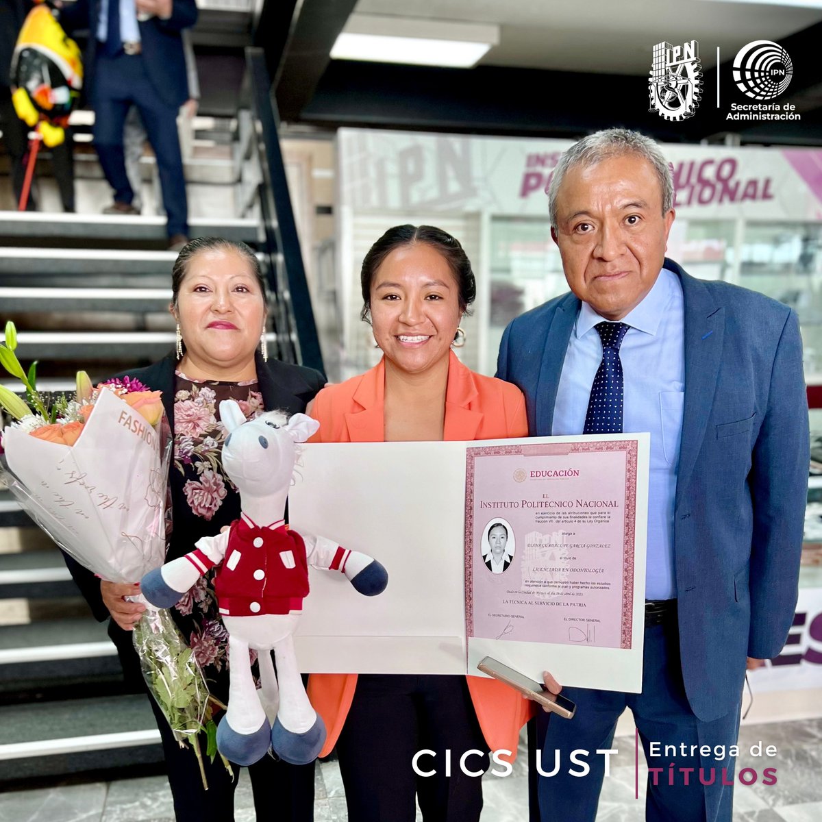 ipn_sad's tweet photo. 📣 #buenosdías☀️ | 📣 El pasado viernes se llevó a cabo la Entrega de Títulos del @cicsust_ipn 🎓📃 | Les deseamos mucho éxito a todas y todos los #Politécnicos graduados👩🏻🎓👨🏻🎓. ¡Huelum!
🔗https://t.co/kpMd5LYACK
#OrgullosamentePolitécnicos #IPN #ComunidadPolitécnica #IPNSAD https://t.co/7TZDiORwob