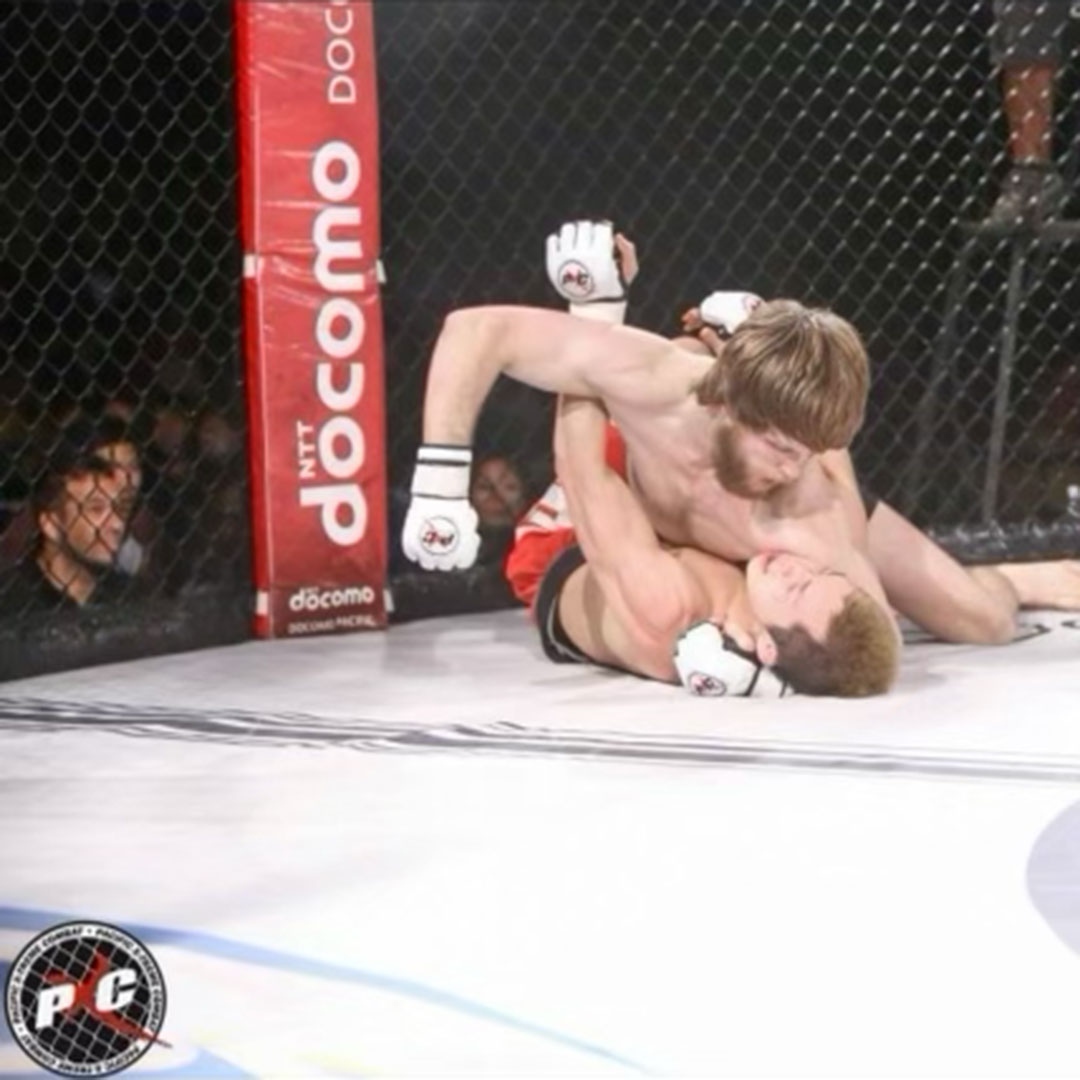 fwddrinkingpod's tweet photo. 🎙️ New Episode Alert! 🚨
From the wrestling mat to the boardroom, Caleb Vallotton knows a thing or two about #MentalToughness. 🤼‍♂️💼 Hear his journey from pro MMA fighter to entrepreneur on this episode of the Forward Drinking Podcast. 🎧 Listen now and #LevelUp your mindset! https://t.co/yYrUay2daI