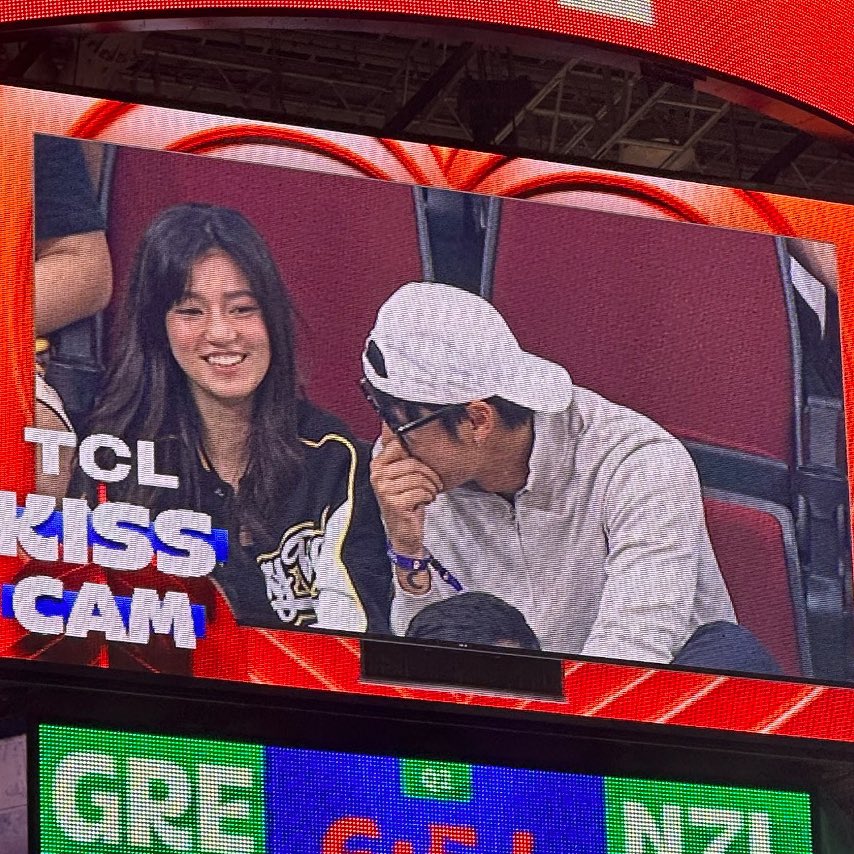 at ang mga nabiktima ng kiss cam ngayong gabi, ilaban niyo yan go HAHAHAHAHA 🤣

#donbelle 🤝 #kyledrea