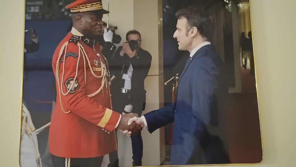 Oui que le temps heureux rêvé par nos ancêtres arrive enfin chez nous, réjouisse les êtres et chasse les sorciers, ces perfides trompeurs.
Qui semaient le poison et répandaient la peur !
HONNEUR ET FIDÉLITÉ ENVERS LA PATRIE 🇬🇦
#Gabon #Gabondabord
<a href="/France24_fr/">FRANCE 24 Français</a> <a href="/afpfr/">Agence France-Presse</a>  <a href="/JTAtv5monde/">Le journal Afrique TV5MONDE</a>
