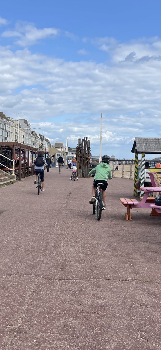RuthMayorcas's tweet photo. This is what you get w seafront #cyclespace. Well done @hastingsbc https://t.co/8cVnnDEorr