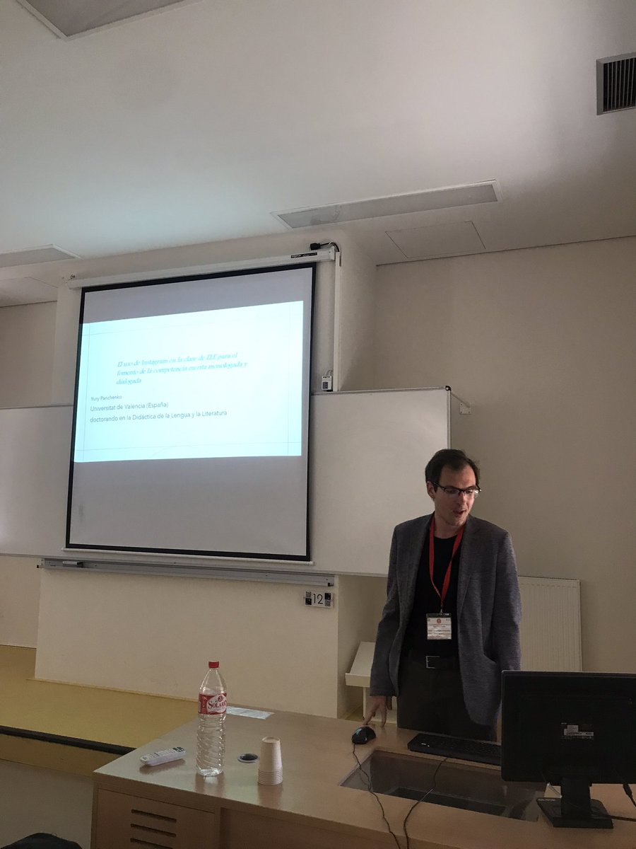 En la sesión de la tarde de #ASELEBurgos2023, <a href="/panyurij/">Yuri Panchenko</a> (@FacMagisteri <a href="/UV_EG/">Universitat València</a>) presenta “El uso de Instagram en la clase de ELE para el fomento de la competencia escrita monologaba y dialogada”
<a href="/GrupGIEL/">Grup GIEL</a> <a href="/ASELE_ELE/">ASELE</a> <a href="/ASELEBurgos2023/">ASELE Burgos 2023</a>