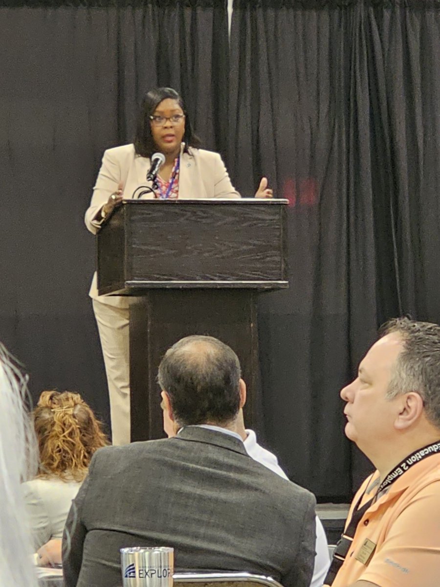 kimbgass's tweet photo. TNDOLWD Commisioner Denise Thomas brought the 🔥🔥🔥🔥 to NorthEast TN this morning!! Wow!! Powerful Words driving a MIGHTY plan for serving youth &amp; adults in our state!! #Gracefirst #Diligence #Employment 
#E2ESummit2023 @NiswongerOnline https://t.co/PpibeBM0II