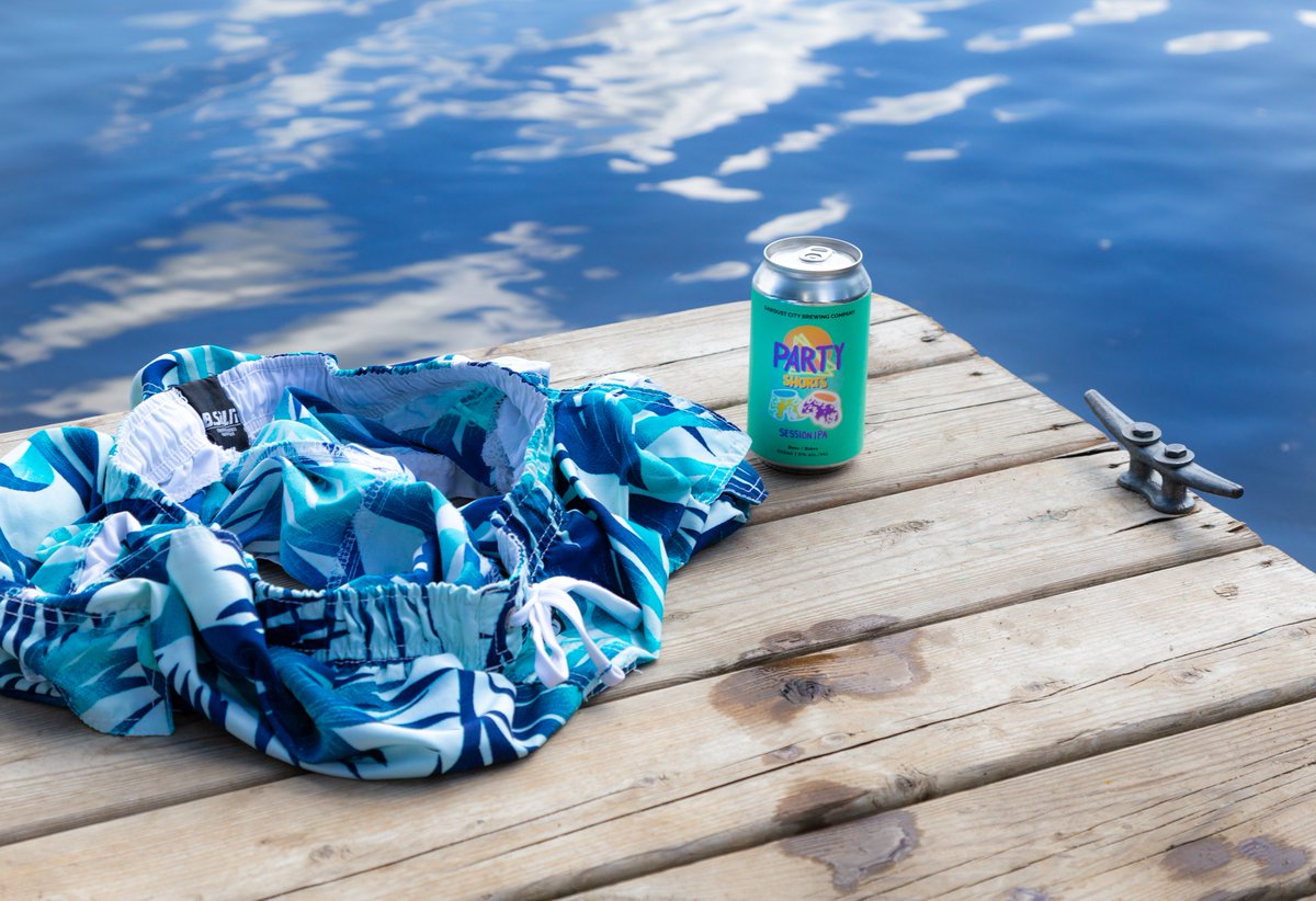 sawdustcitybeer's tweet image. There might only be one weekend left in the summer but that doesn't mean you should pack up your party shorts.

Party Shorts Session IPA has waves of passionfruit and citrus.

This extra juicy, hazy crusher helps you beat the heat. 
#sawdustcitybrewing #sessionipa #partyshorts