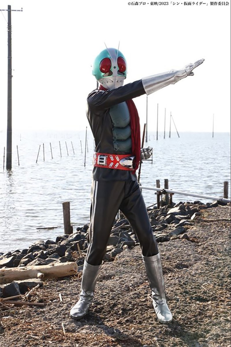 Shin Kamen Rider 2+1 and New Kamen Rider 1 with swapped colours