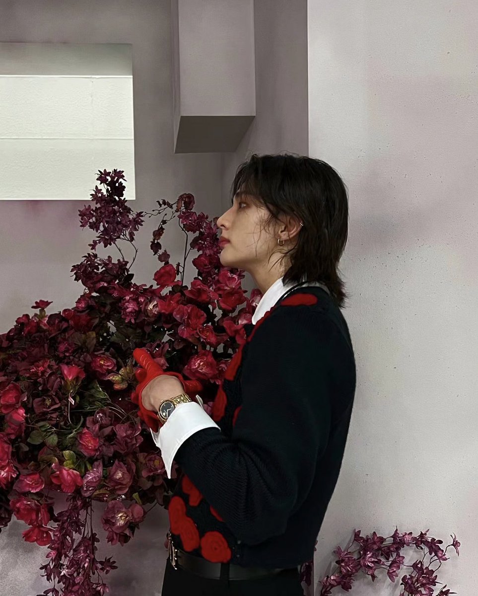 luvinghyunin's tweet photo. flower boy 🌹 https://t.co/ORr9hlwKfo