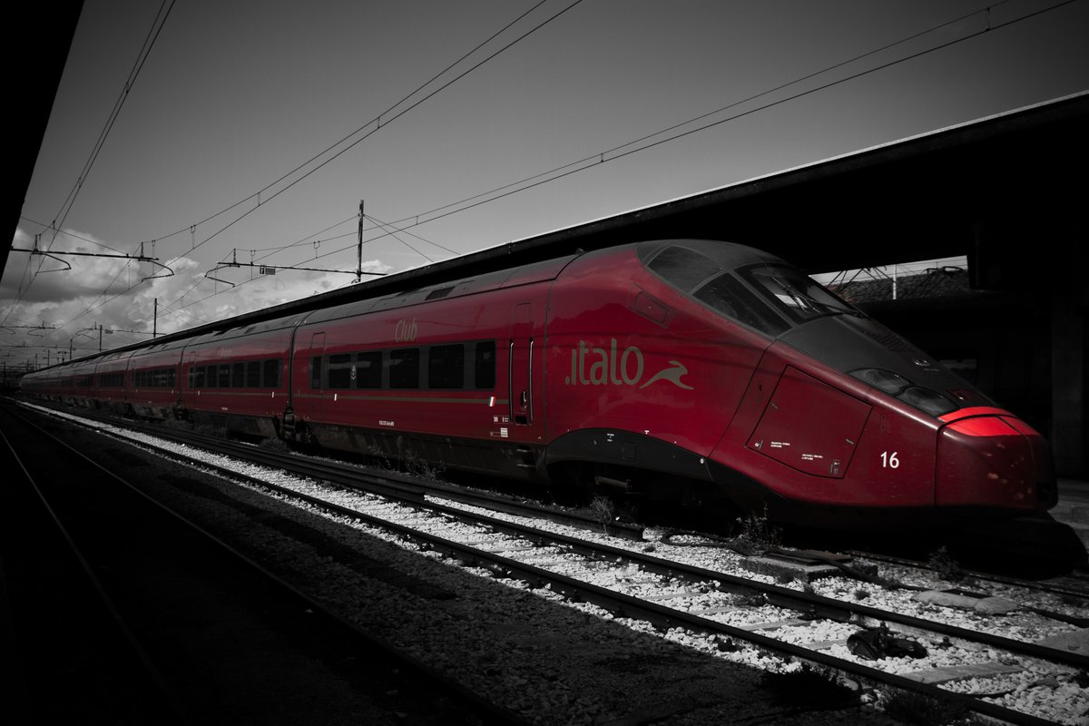 copen_photo's tweet photo. ということで、来月末はひさしぶりにイタリアへ。イタリアの乗り物のデザインが好きすぎる。 https://t.co/cdTmDQVKaq