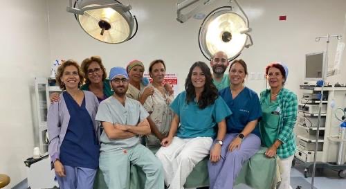 Muy orgullosos de nuestros compañeros cirujanos y enfermeras realizando una gran labor en los quirófanos de Antigua , Guatemala , con la ONG Ibermed . Un abrazo a todos desde vuestro Servicio !