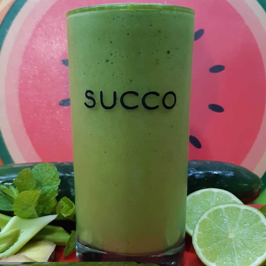 POR QUE TOMAR JUGOS VERDES?

-Te ayuda a desintoxicar el cuerpo
-Incrementas el nivel de energía
-Mejora la digestión
-Ayuda a mejorar problemas de la piel
-Fortalece el sistema inmunológico
-Te ayuda para iniciar una alimentación saludable
-Es buen aliado para bajar de peso.