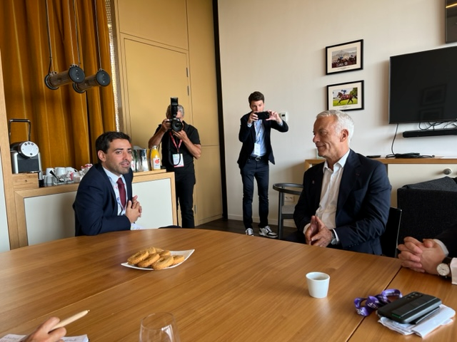 PatrickMartin_1's tweet photo. #LaREF23 jour 2, des débats passionnants et des rencontres. Au menu de la matinée, échanges avec le réseau #FemmesduMedef, les ETI allemandes et françaises et @steph_sejourne pour évoquer notre future plateforme de propositions pour les élections européennes. https://t.co/j4onUImqaW