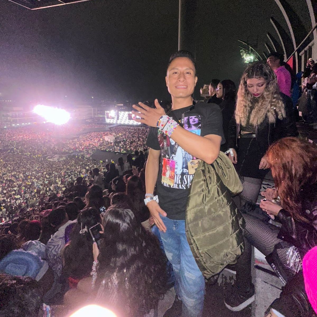 3hibar's tweet photo. The Eras Tour México 🇲🇽🎙️🎶💖
La mejor noche de mi vida, eres extraordinaria, vuelve pronto, te vamos a extrañar TAS!! ❤️
#TaylorSwift 🩵
#Happiness #YoYok 💫
#TheErasTourMexico 🇲🇽
#TSTheErasTour 🎙️ #Ehibar11 🤩
#MexicoTSTheErasTour #shakeifoff 🫶 #NuevaFotoDePerfil https://t.co/dbp7HHkxKi