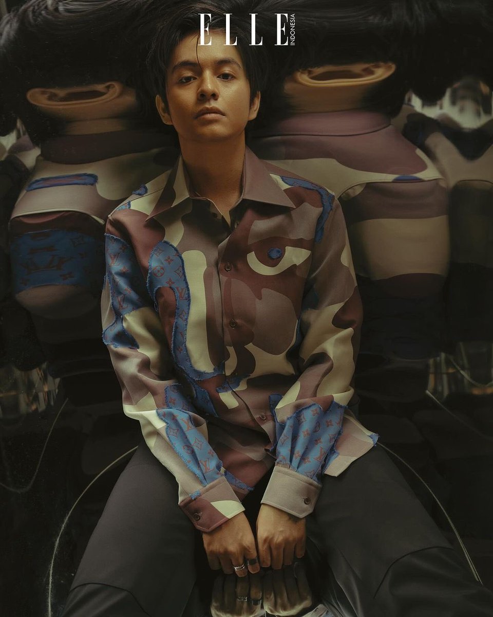 FilmIndoSource's tweet photo. Angga Yunanda photographed by Zaky Akbar for the latest issue of Elle Indonesia. https://t.co/t7NxZZJduL