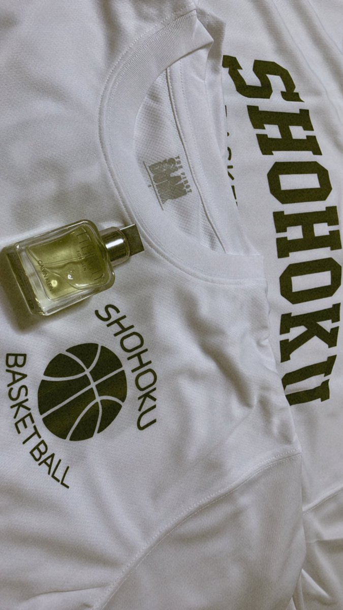 _iibb13's tweet photo. 香水、、、残り香、、、、脱ぎ散らかされたTシャツ、、、、 https://t.co/FsOUel7zTp