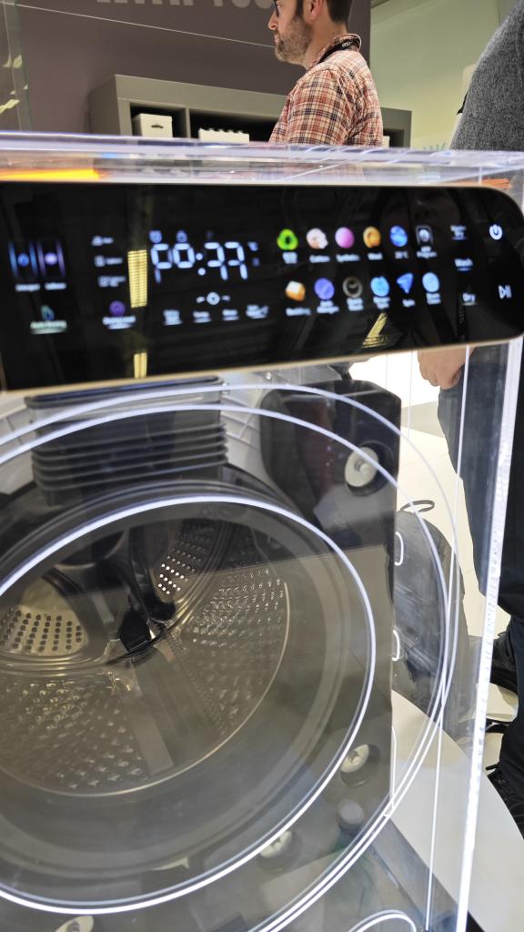 Jetzt müssen wir wohl auch noch Waschmaschinen testen - die Produkte werden zum echten Tech-Gadget. Roborock baut den Zeo One #roborock #zeoone #ifa