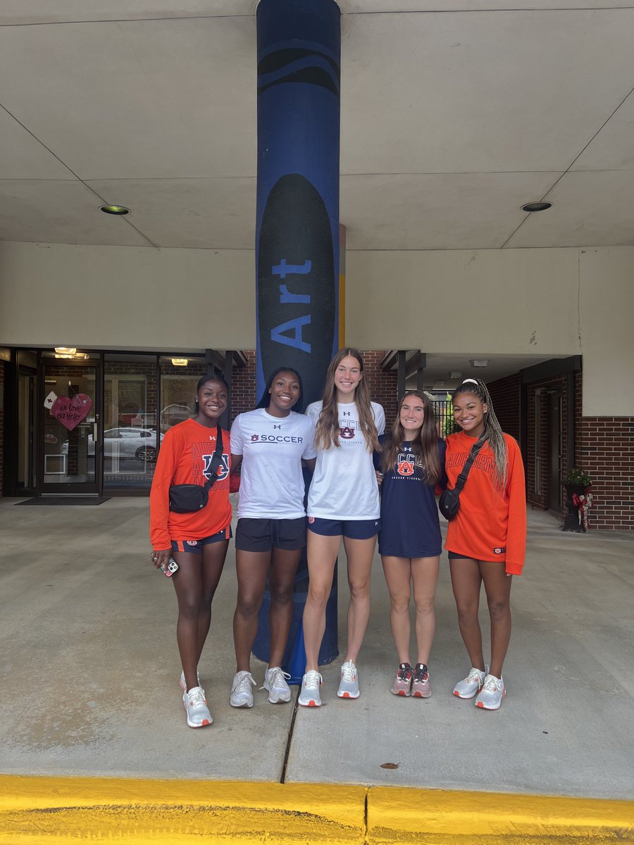 AuburnSoccer's tweet photo. It’s a GREAT DAY to have a GREAT DAY 😄📚✏️

We spent the morning making tons of new friends and soccer fans at Dean Road Elementary! https://t.co/z54b06nozy