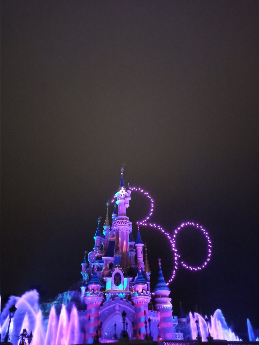 VhvhValentin's tweet photo. @DisneylandParis https://t.co/5ws8LROzGL