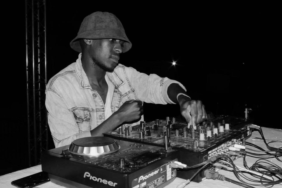 Selville Records tweet media