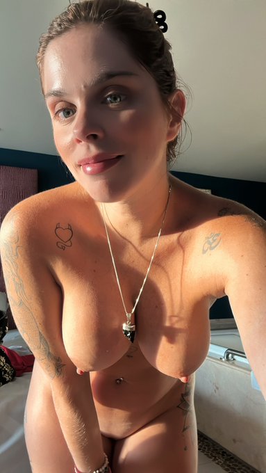 Hoy doy una vuelta mas al sol 🥳🥳🥳 Gracias a todos los que les gusta y valoran mi trabajo lo hago con