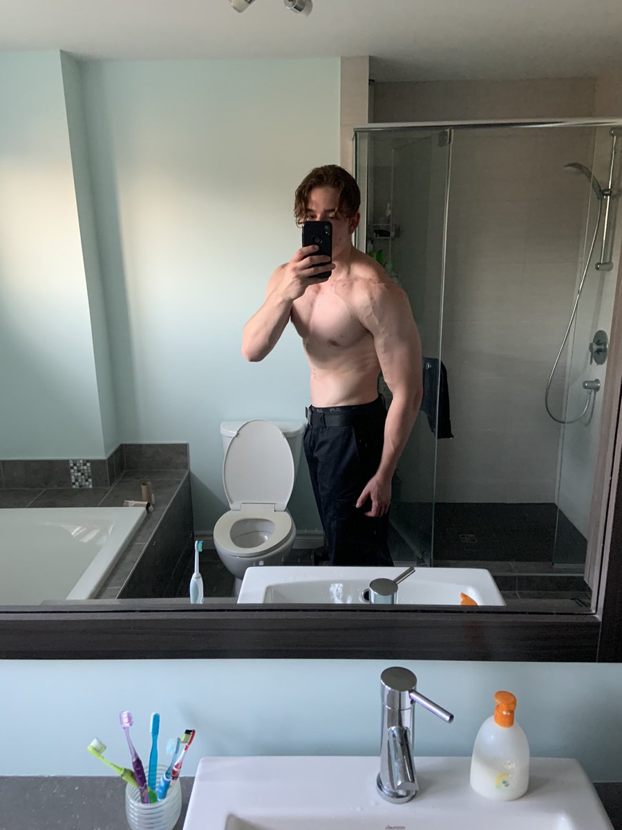 Prove them wrong 🌠
Here I am with no pump, no good lighting at 6’5 98kg (morning weight)