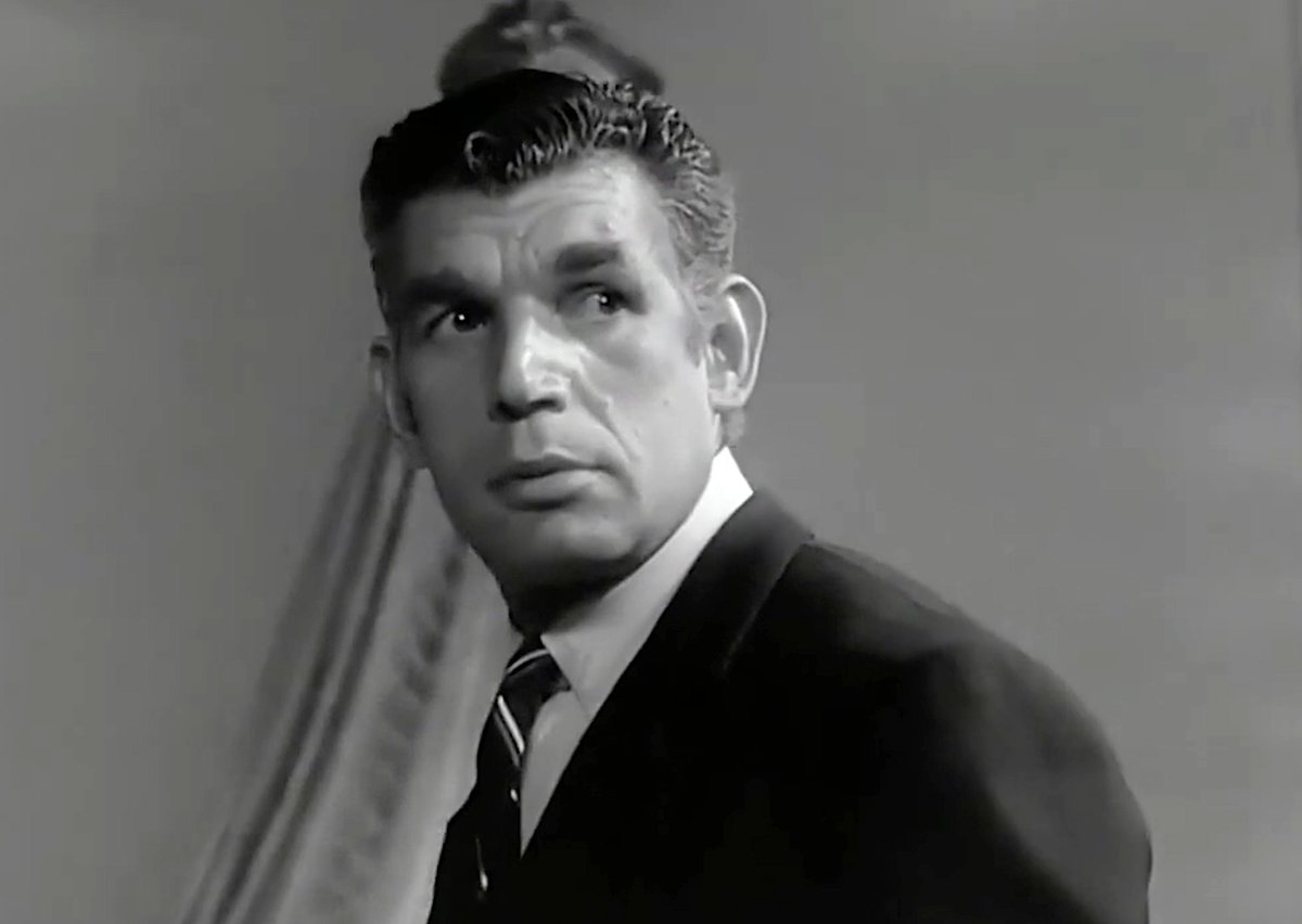 Il est décédé il y a 20 ans, le 28 août 2003, et ne mérite pas d'être oublié.
Ancien sportif, Michel Constantin a été révélé dans "Le trou" de J.Becker (le plus grand film français pour JPM) et au milieu d'une carrière de vedette populaire, le rôle d'Alban dans #LeDeuxiemesouffle