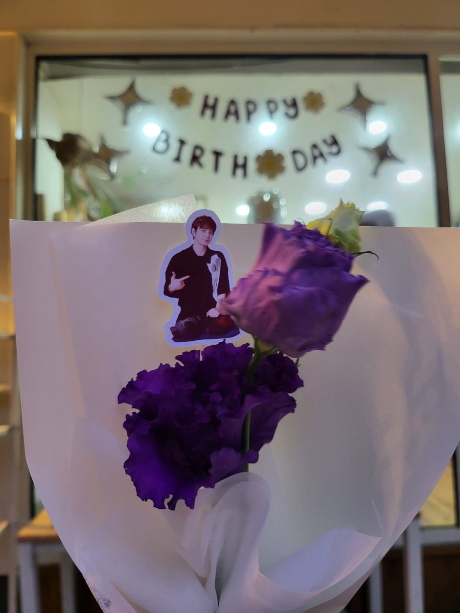 YURIMI0507's tweet photo. #40번째_보랏빛_여름
#꽃보다_마츠쥰
퇴근하기전에 알게된 준오빠 생일꽃집~~
퇴근하고 달려가서! 이쁘게 꾸민 공간 구경하고~~
이쁜 꽃한송이와 함께 돌아왔다~~💜

HAPPY BIRTHDAY J💜💜
潤くん お誕生日おめでとうございます💜💜 https://t.co/8frx8FsbAn