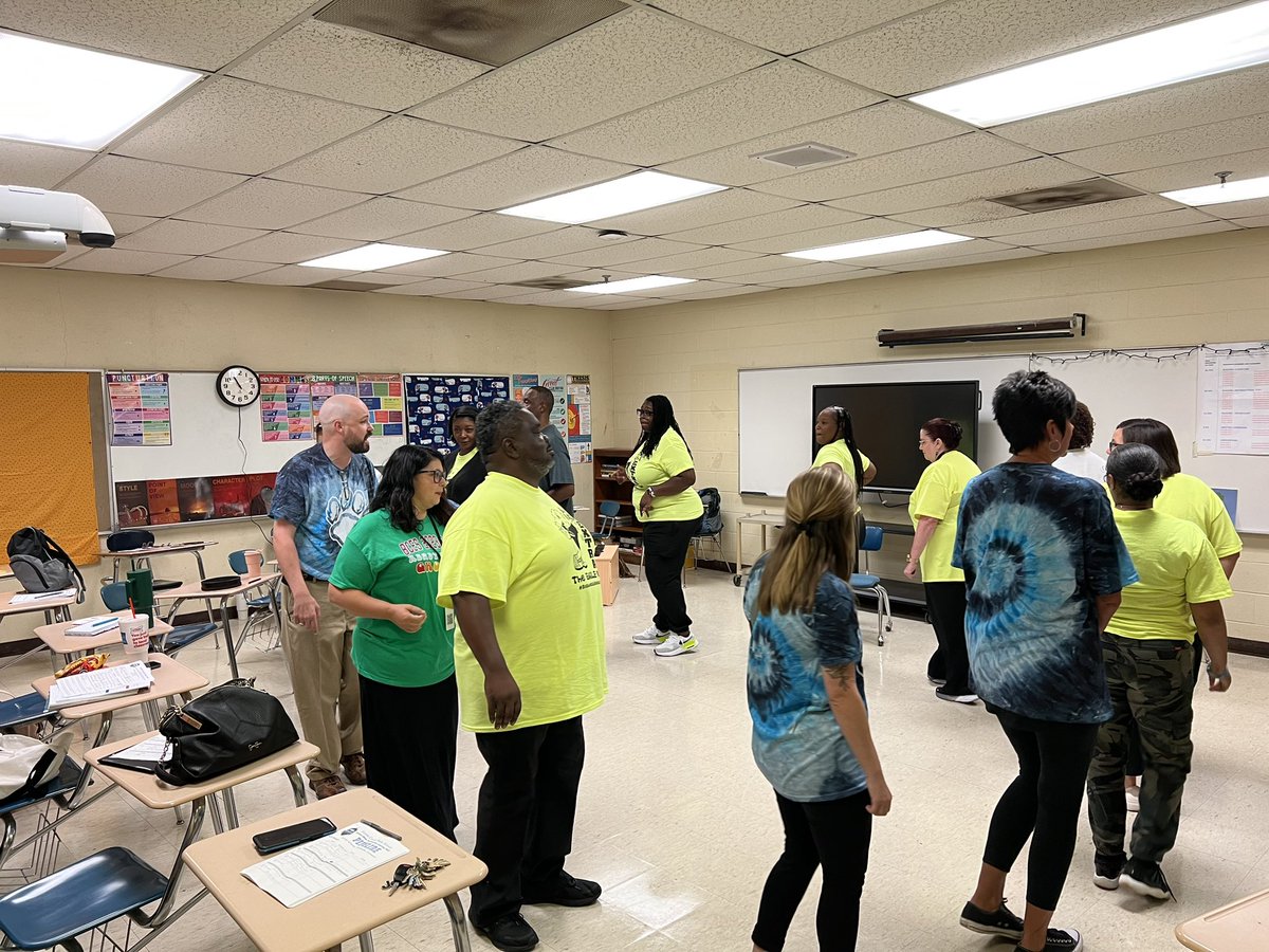 FCPSchoolsTN's tweet photo. Mr. Ray Mullins Music class at LMES TigerNation https://t.co/DG02dB5apq