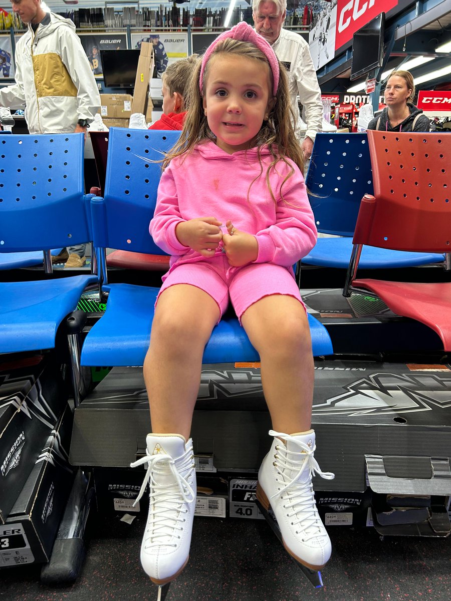 FrontRowSport's tweet photo. 🎀✨ This Barbie is ready to hit the ice! ⛸️❄️ Don't miss out on a chance to get fitted for your perfect pair of skates today! Whether you're a seasoned skater or just starting out, we've got you covered.💖✨ #BarbieOnIce #SkatingLessons #GetFittedToday https://t.co/sPiBXiS3tR