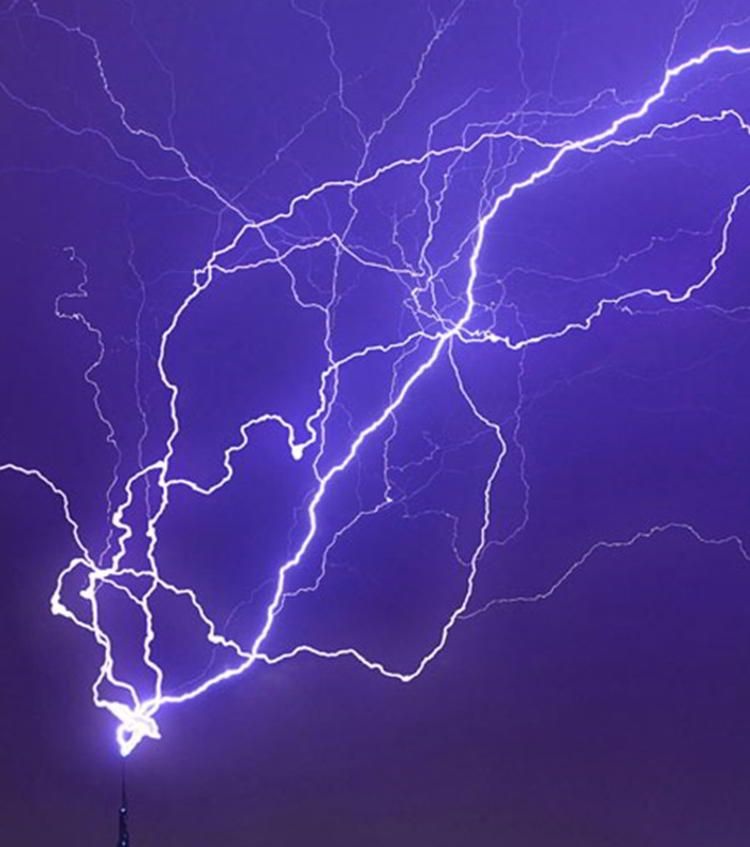 EasyElectricals's tweet photo. #Surgeprotectors work by diverting power surges to ground in the event of a Lightning Surge. https://t.co/2fn2X9VUm7