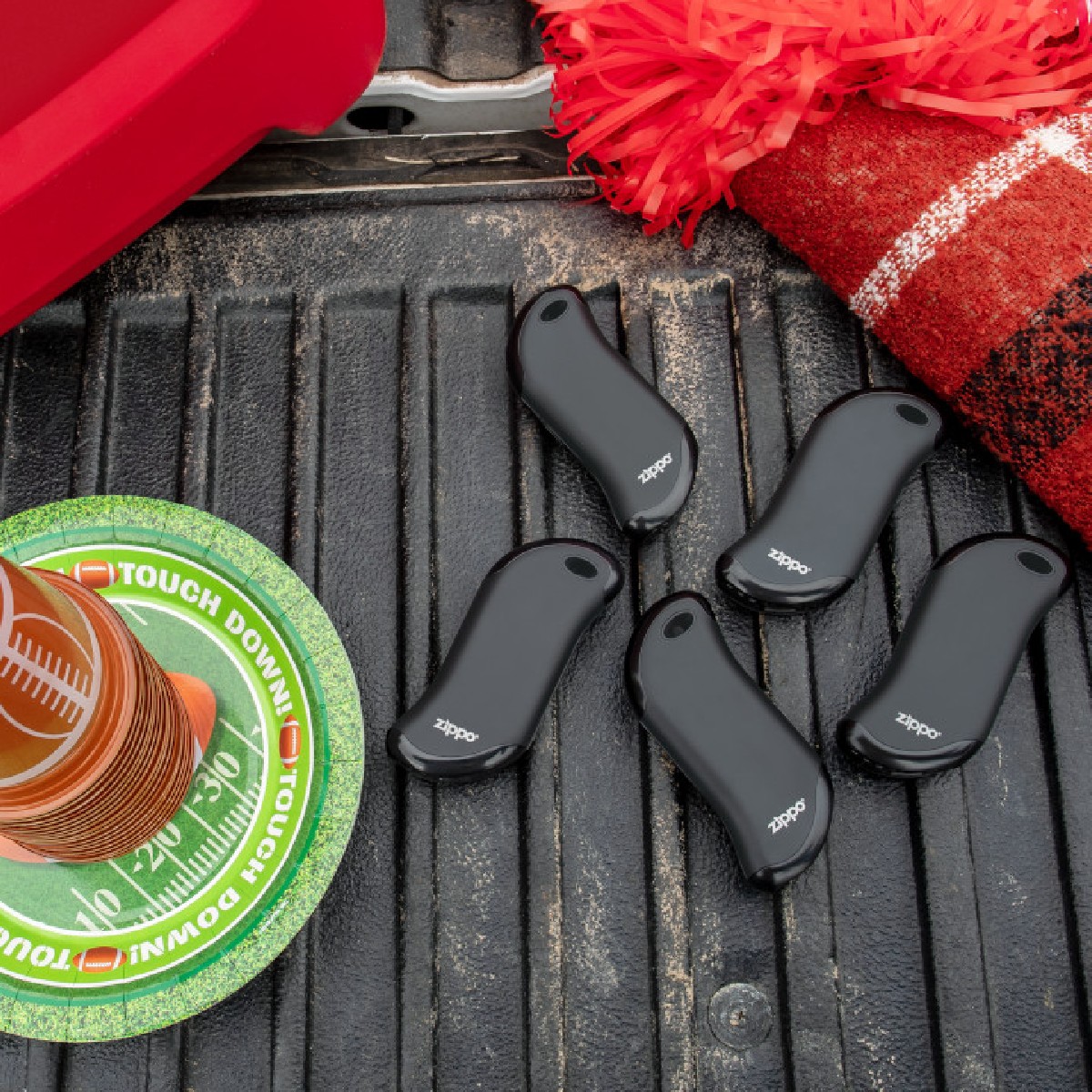 Zippo's tweet photo. Make sure that you are game-day ready with the HeatBank® 9s Rechargeable Hand Warmer 🏈👉 https://t.co/qNq4v3YIS3

#Zippo #ZippoOutdoor #HeatBank https://t.co/1jPl7DM3Yk