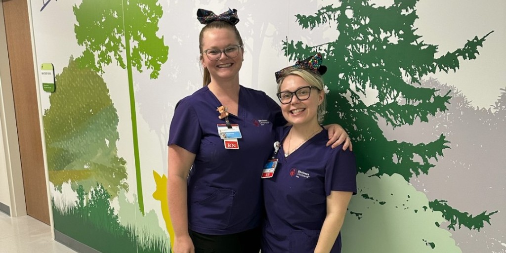 Twinning! 🎀 🎀
One of our patients requested nurses Mackenzie (L) and Abbie dress like twins! So, they wore the same outfit with matching bows, glasses, and hairstyles. Our nurses always find a way to make our patients smile while in the hospital. ❤️

#nurses #Shriners #Twins