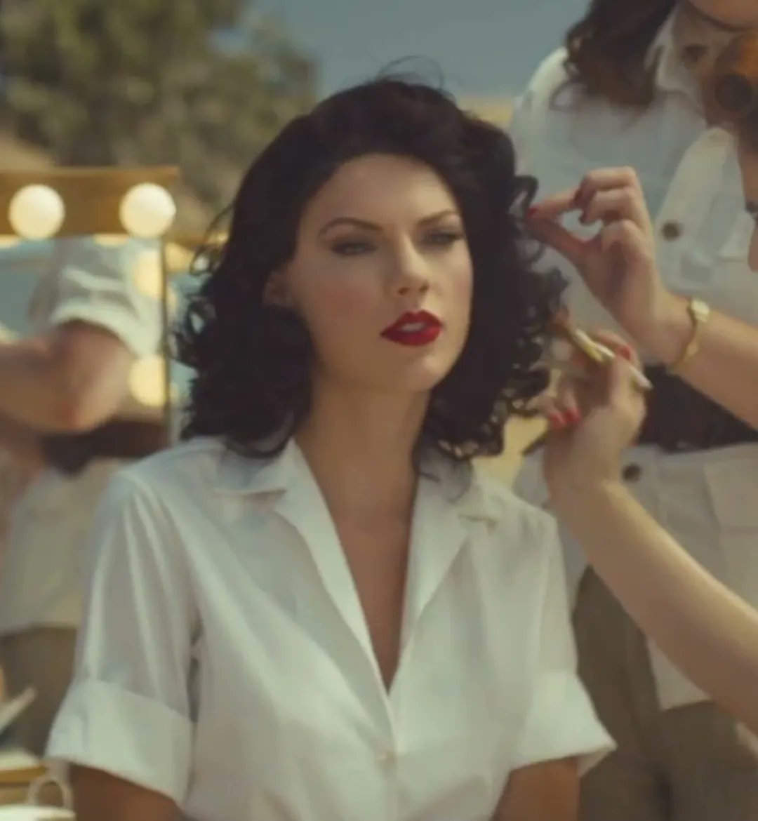 TheSwiftSociety's tweet photo. Throw🔙| 8 years ago today, @TaylorSwift13 released the “Wildest Dreams” music video https://t.co/Vj01Eid4SV