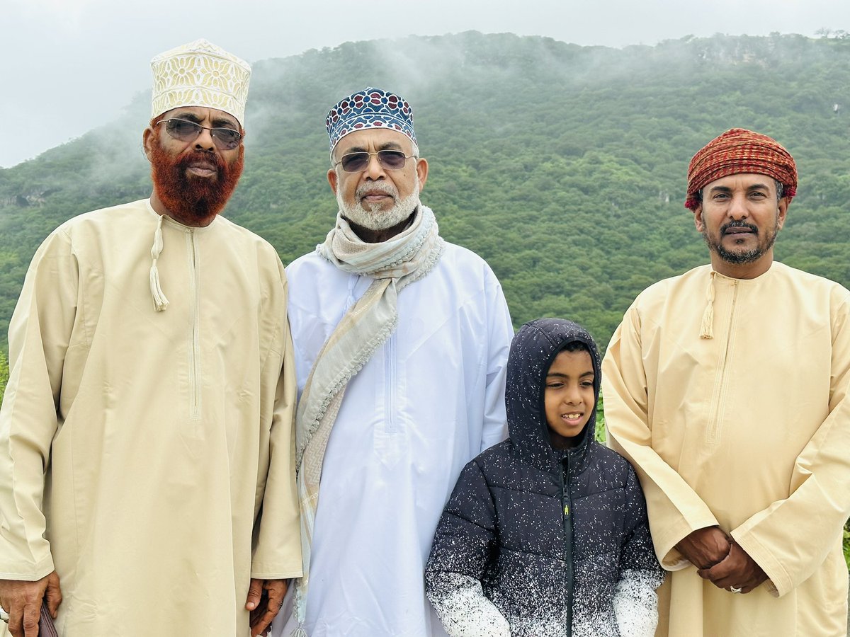 جولتنا اليوم في منطقة جرثينوت #بمحافظة_ظفار.. خريف ظفار ٢٠٢٣.. والطبيعة الساحرة مع الشيوخ احمد بن صباح باتميرا شجعنه وربيع بن صباح باتميرا شجنعه والولد محمد بن احمد سالم باتميرا.