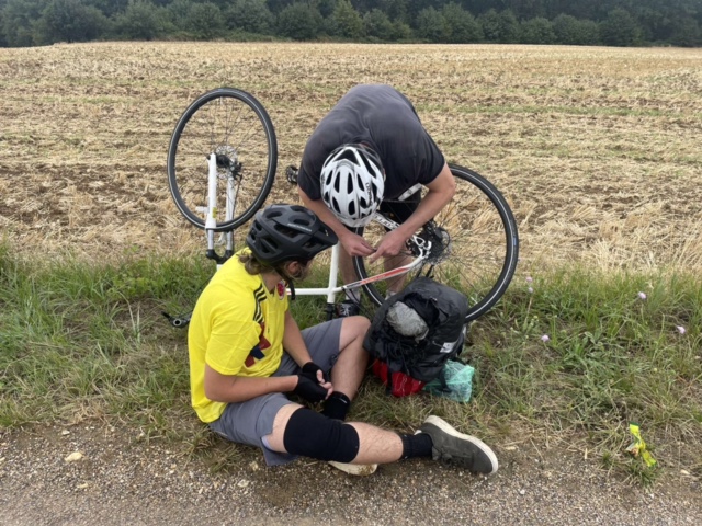 MSF_uk's tweet photo. 🚴Christian, Joe, Ben and James cycled from London to Geneva, raising over £2,500 for #TeamMSF. Thank you so much⭐
"We are over the moon we were able to help"
Fancy taking on your own fundraising adventure? 👇
https://t.co/wHLUM0jOfY https://t.co/MGnAsdDxga