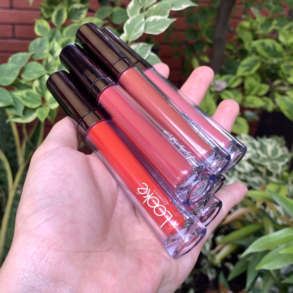 lookecosmetics's tweet photo. Sekali swipe langsung cover!!

Best lip creme yang punya coverage mantul nih, tim bibir gelap dan kering wajib banget punya ini di pouch makeup😍

☁︎ Longlasting
☁︎ Bisa cover bibir gelap
☁︎ Vitamin E
☁︎ Pigmented

Perfect banget buat makeup satset nih Goddess👀 https://t.co/M82vXLX0yG