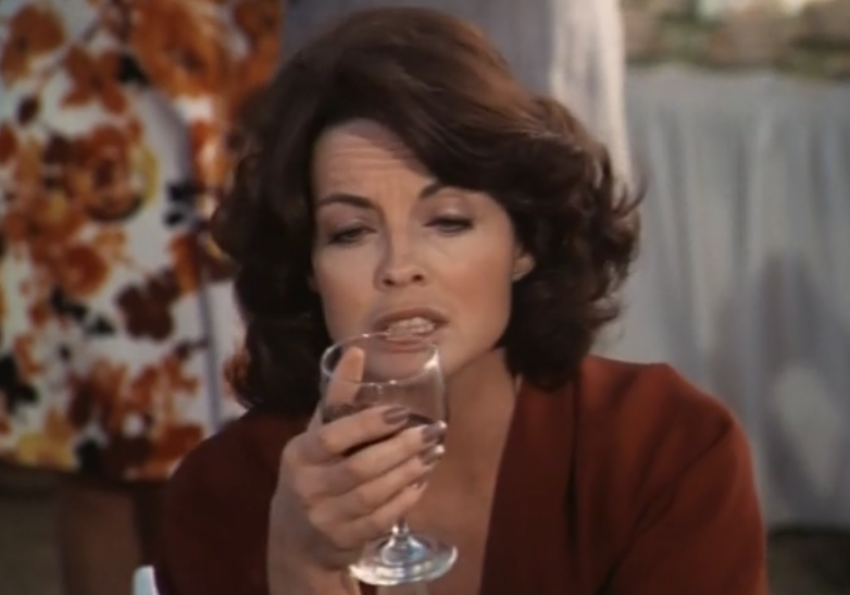 Principal_Fans's tweet photo. Gotta love drunk Sue Ellen #DallasRewatch https://t.co/mIFVRhScin