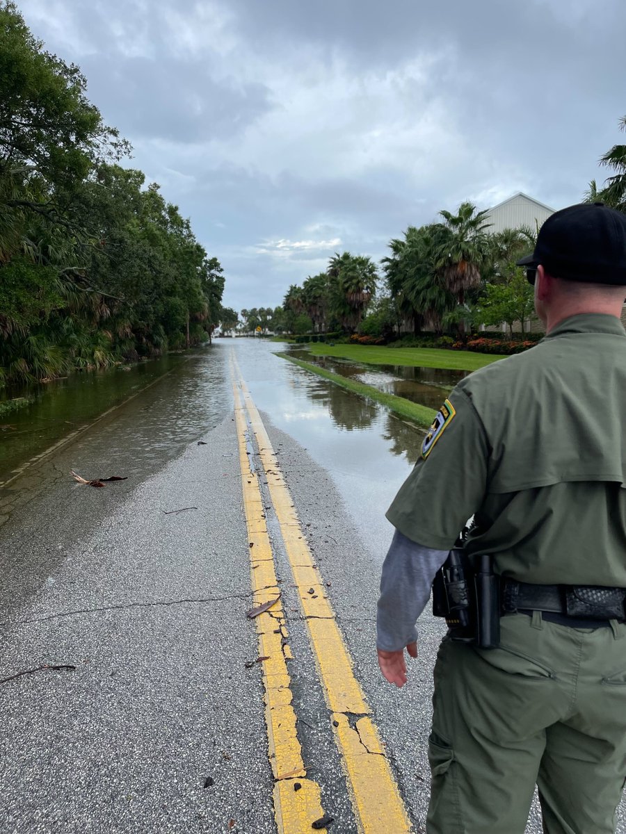 HCSOSheriff's tweet photo. 🚨We are experiencing several road closures.🚨
Please stay home. Now is not the time to leave. We are still experiencing an increase in flooding.
•Memorial Hwy &amp; Dana Shores
•Sheldon &amp; Hillsborough,
•Causeway &amp; and 47
•50th &amp; Madison
•Hwy 41 https://t.co/OZjpEYCM2q