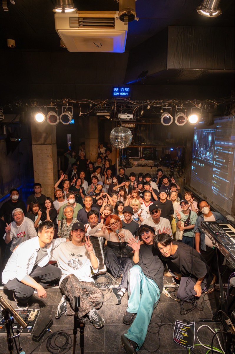 昨日は本当にありがとうございました。
なんだか、まだまだ言葉に出来ない気持ちで沢山。
あらためて言葉にさせてください。

今浮かぶことは
本当に愛されていたバンドだな、
ってことと、
愛していたってこと