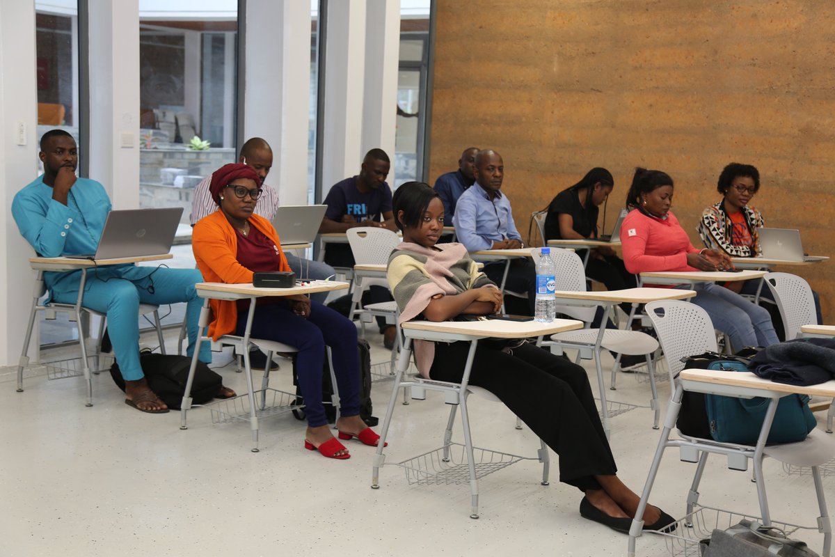 AfricaCDC's tweet photo. @AfricaCDC is conducting a regional bioinformatics training hosted at #ACEGID.
The goal is to enable 20 participants from 12 Member States to gain experience in the analysis and interpretation of #Mpox genomes to inform public health. The training is supported by #FINDdx. https://t.co/1NPp4xXh8V