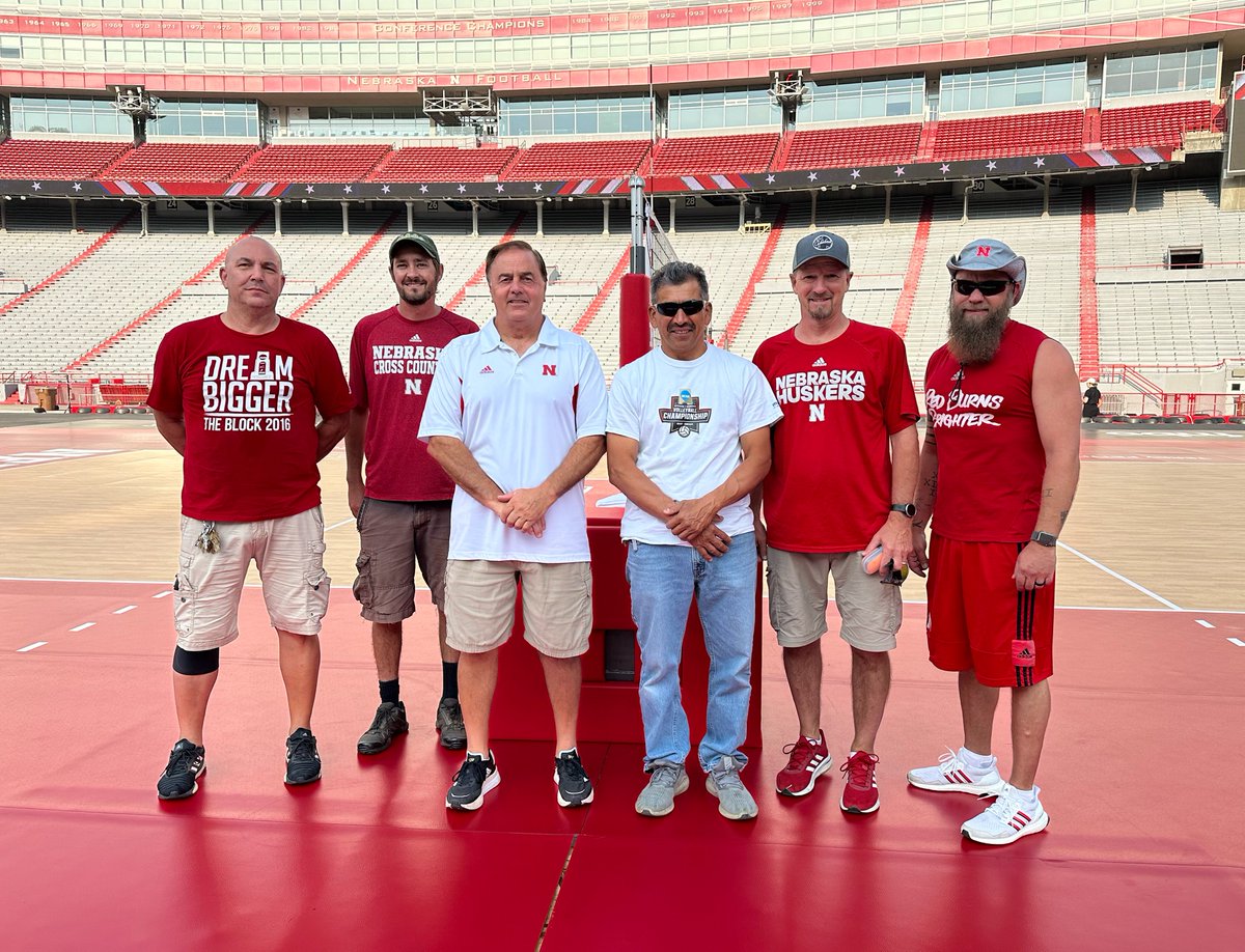Husker fans - give it up for our Devaney Center facilities crew that built the court &amp; helped make the incredible scene you'll see in the stadium today possible. 👏👏

#VBdayinNE • #GBR