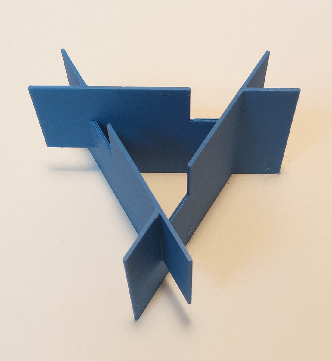 AlbertPCarpent1's tweet photo. 3D printed triangular, square, pentagonal and hexagonal monosurfaces (1 sided surfaces). #mathart #math #art #3dprinting #3dprintingmath #3dprintingmathart #3dprintingart https://t.co/MvhdDxiVSF