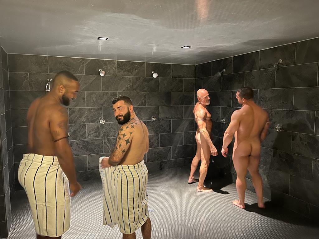 Come join me at the new bathhouse in Fort Lauderdale! Wilton Social Club 1061 W Oakland Park Blvd
#gaybathhouse #bathhouse #sauna #bears #muscledaddys #twinks #pigs #play #fun #steamroom