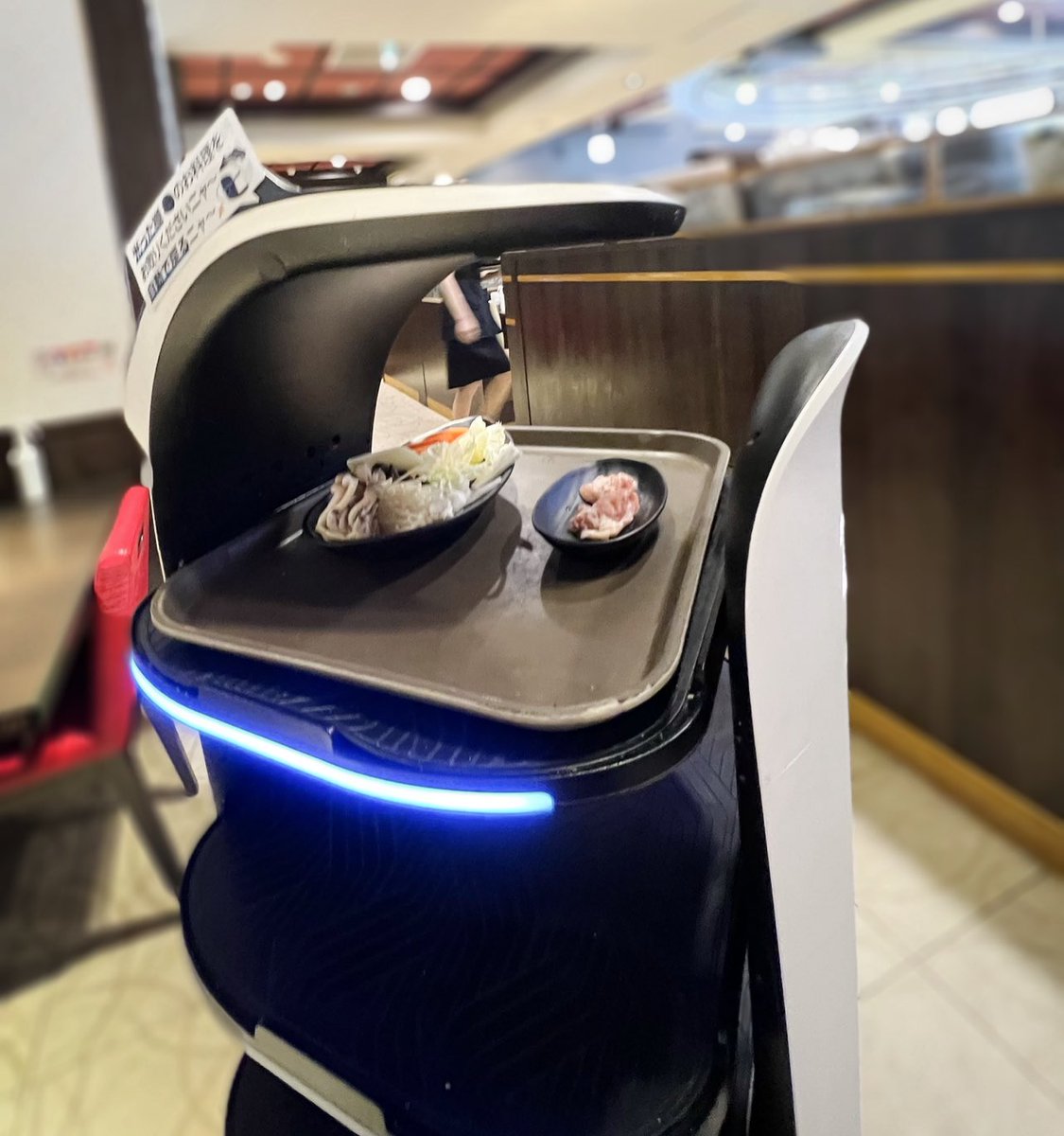 Aqeel_Qureshi's tweet image. Get ready to dine in the future! Robots are taking their place in restaurants, redefining how we experience food. #Technology 
#RobotRevolution #FutureOfDining 
#Japan #Robot #Food