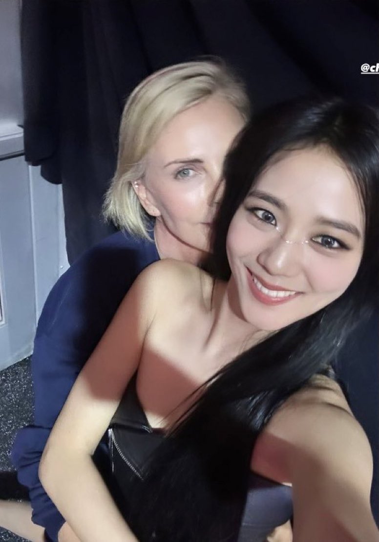 PopBase's tweet photo. BLACKPINK's Jisoo and Charlize Theron reunite in newly shared photo. https://t.co/vmEL2JIRPJ