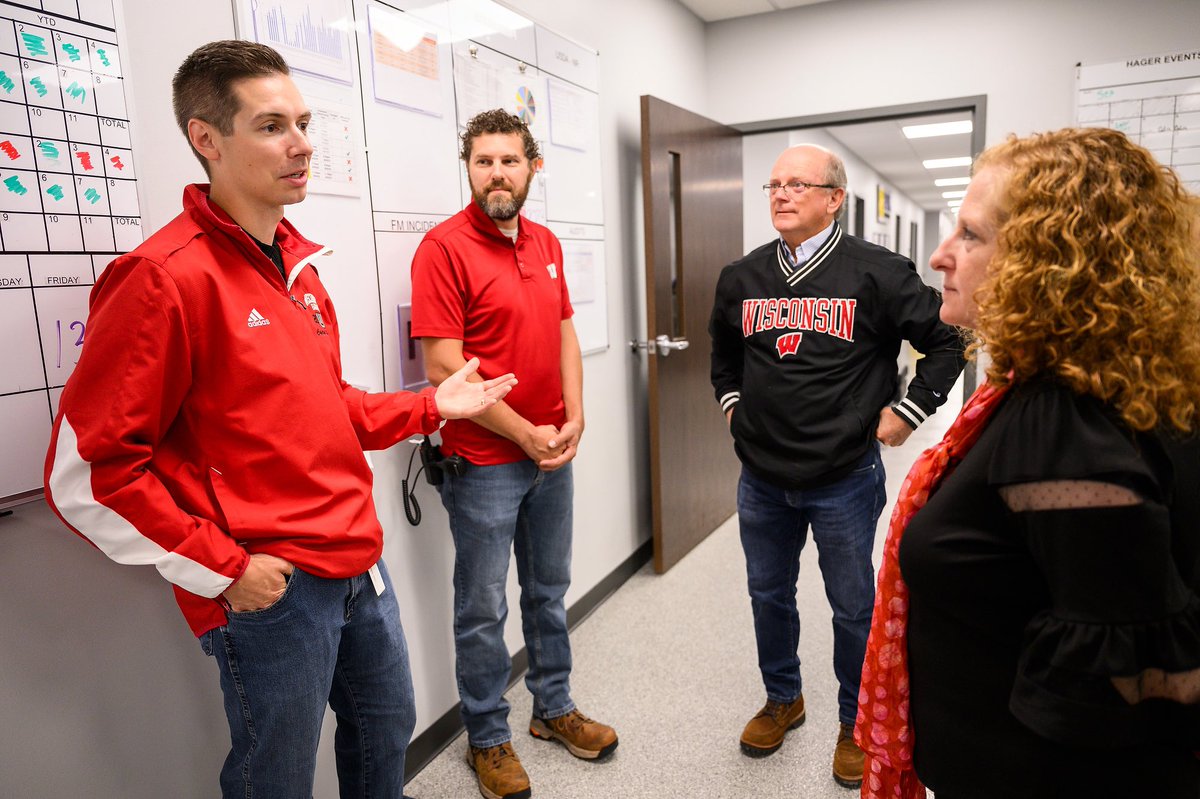 uwchancellor's tweet photo. Thank you for the warm welcome, Green Bay! I visited Lambeau Field (and was gifted my very own @packers jersey!), met with @chairmang, @mayorofgreenbay (a Badger alum!),  as well as numerous other community, and business leaders in the area. #OnWisconsin https://t.co/FkiDYU7Ojy