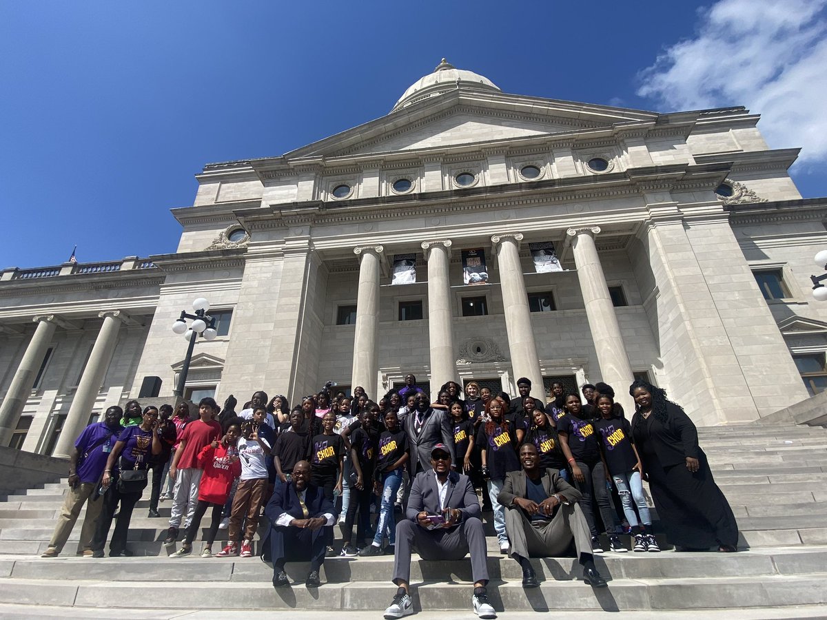 MrsAmyAmy's tweet photo. @DunbarMMS choir students raises voices at the 60th anniversary celebration of the March on Washington, here at the Capital. Thank you, #ArkansasMartinLutherKing,JrCommission https://t.co/VYNJM3uq43