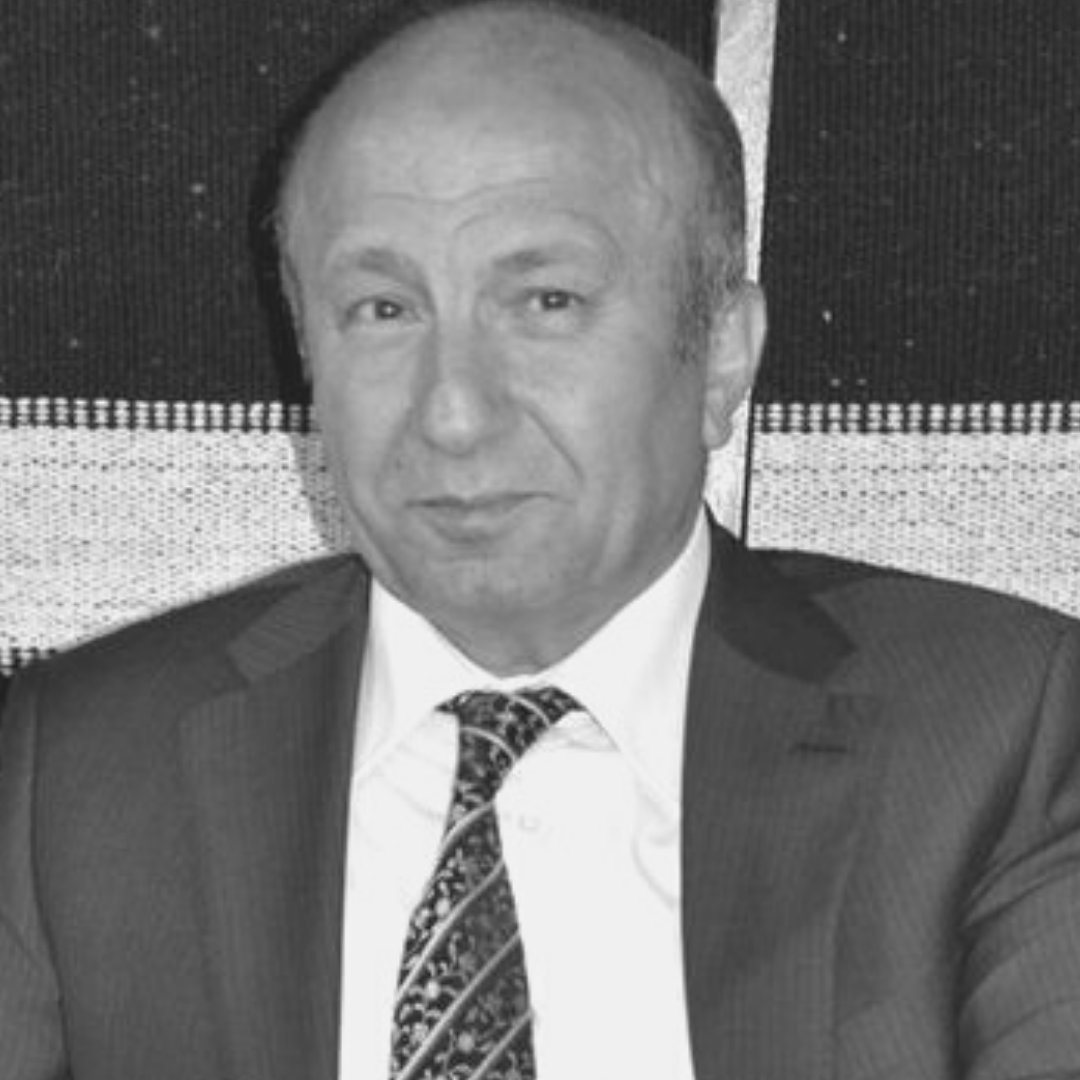 23. Dönem Diyarbakır Milletvekilimiz ve eski bakanlarımızdan Sayın Kutbettin Arzu'nun  vefat haberini üzüntü ile öğrendim.

Merhuma Allah’tan rahmet, ailesine, yakınlarına ve sevenlerine sabr-ı cemil diliyorum.

Râbb’im mekânını cennet eylesin.