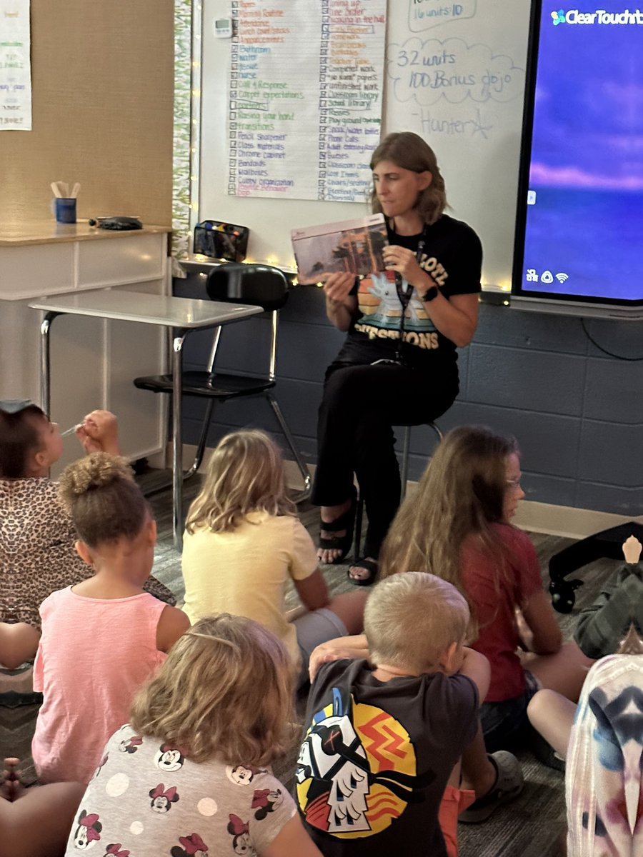 JanelleValla's tweet photo. 4th graders in Mrs. Brown’s class are starting off their day learning some new vocabulary. #ExploringGreatness https://t.co/WqUr84eBxb