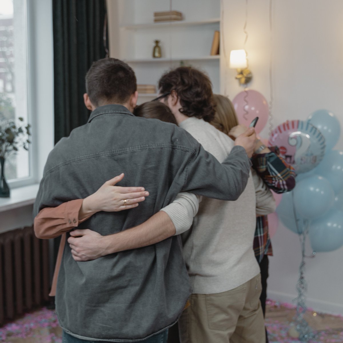 BabakkAb's tweet photo. They used to say #extroverts are Touchy-Feely, but it has been proven wrong. Almost everyone needs the touch to feel the #PhysicalAffection to a degree.
In #Iran, touching each other is a norm, even if it is as tiny as shaking hands or kissing the cheeks.
https://t.co/WKcLvyUADz https://t.co/9eHd09XluQ