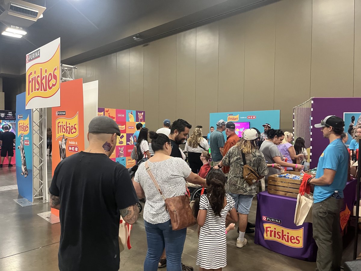 KickingCow's tweet photo. Friskies and HEB partnered to sponsor the POP Cats event in Austin, TX in August.  Cat lovers couldn't get enough of Friskies or HEB...HEB and Friskies was a winning combination with this group of cat lovers! https://t.co/FMudWYCpqx