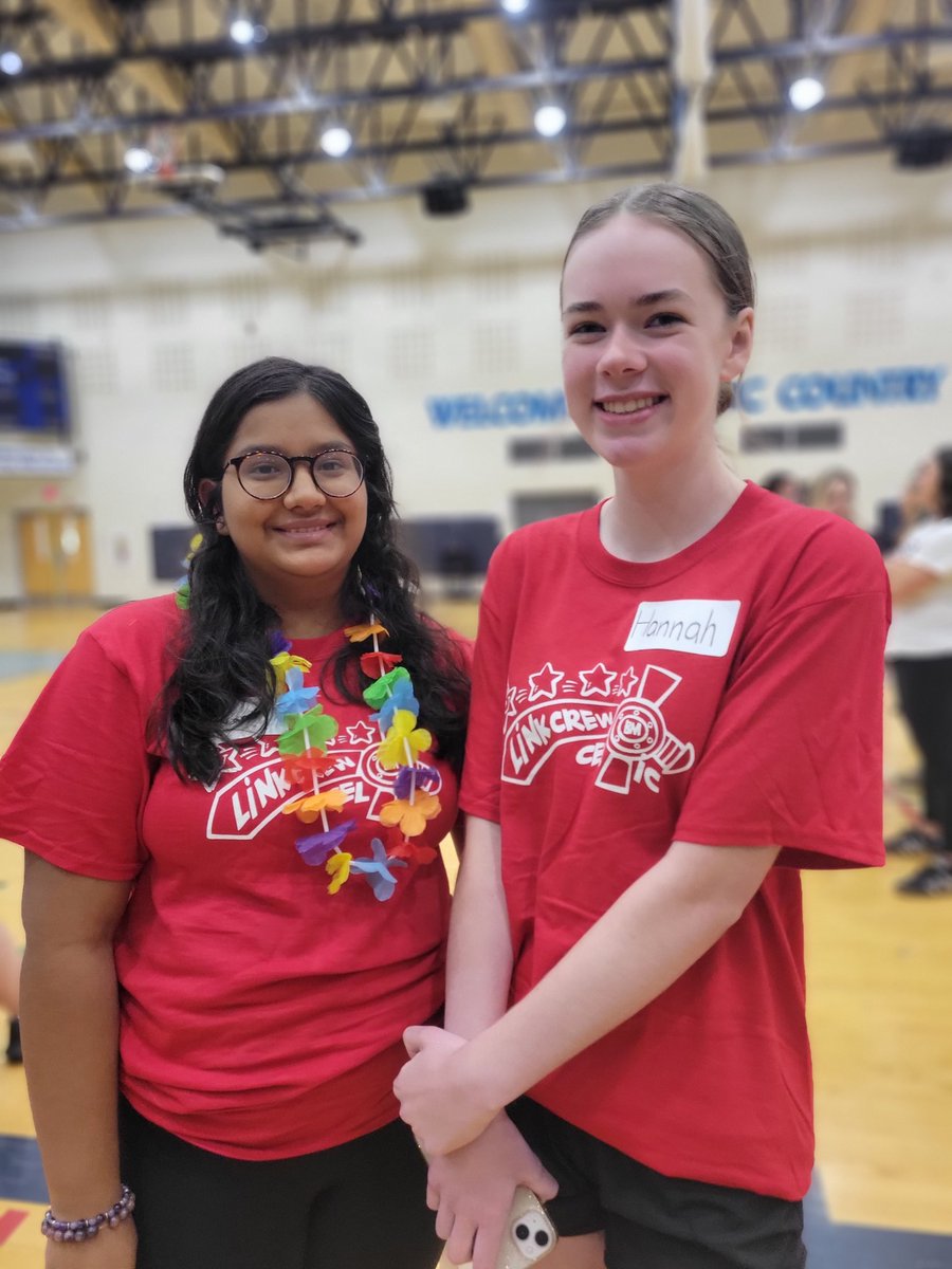 TheBlueBlast's tweet photo. Staff and the 2023 Link Crew welcome our newest CELTICS! 
@thestingersbuzz @zlightningbolt @maryphelancs @IgnatiusHawks @WellingtonCath https://t.co/RARdnu98Sq